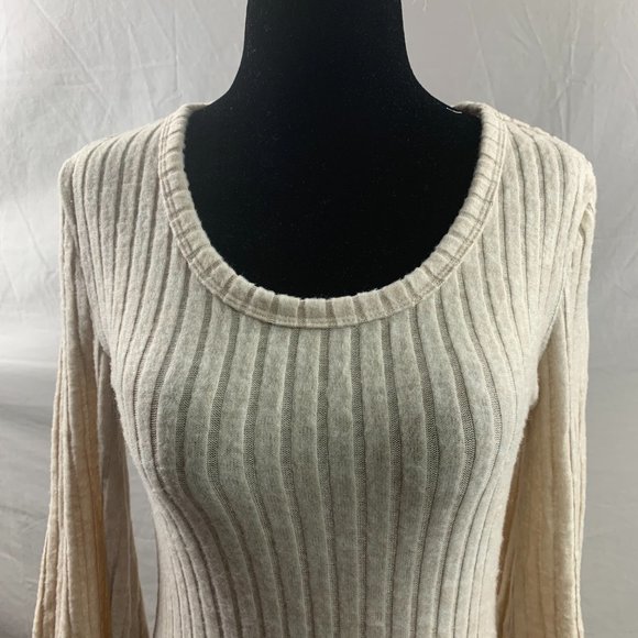 Ribbed Knit Lantern Sleeve Tee - Picture 6 of 7